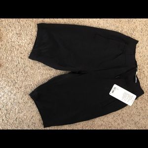Lululemon intent shorts